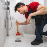 Como desentupir ralo do banheiro com produtos caseiros